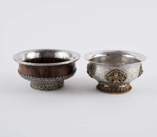 TWO SILVER TEA CUPS STANDS AND THREE TEA BOWL (PHORBA) - photo 2
