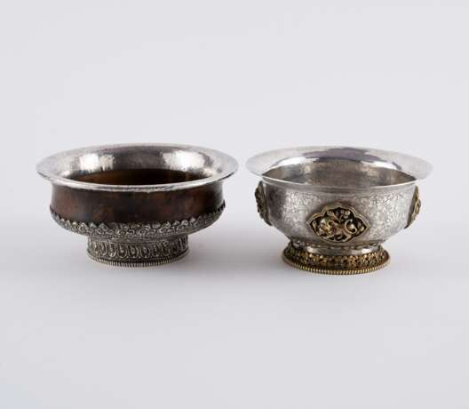 TWO SILVER TEA CUPS STANDS AND THREE TEA BOWL (PHORBA) - photo 3