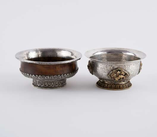 TWO SILVER TEA CUPS STANDS AND THREE TEA BOWL (PHORBA) - photo 5