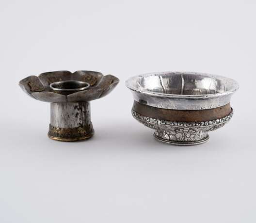 TWO SILVER TEA CUPS STANDS AND THREE TEA BOWL (PHORBA) - фото 9