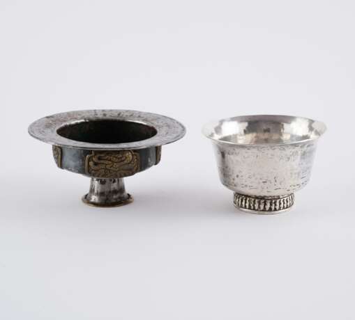 TWO SILVER TEA CUPS STANDS AND THREE TEA BOWL (PHORBA) - фото 14