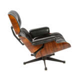 RAY & CHARLES EAMES, "Lounge Chair mit Ottomane" - photo 3