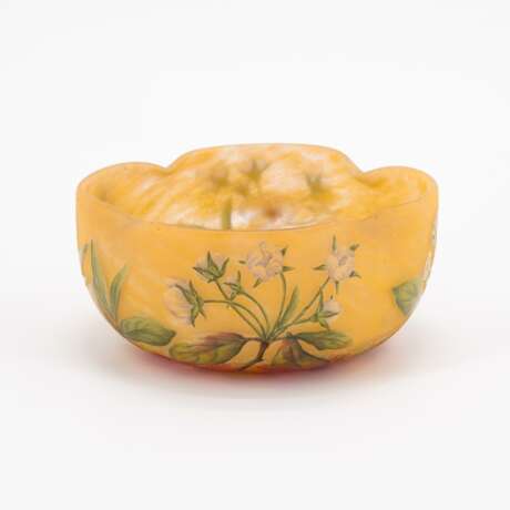 Daum Frères. SMALL SCALLOPED GLASS BOWL WITH CHERRY BLOSSOM BRANCHES - photo 2