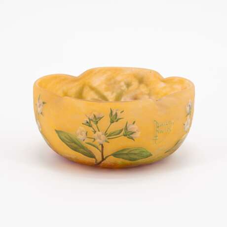 Daum Frères. SMALL SCALLOPED GLASS BOWL WITH CHERRY BLOSSOM BRANCHES - photo 3