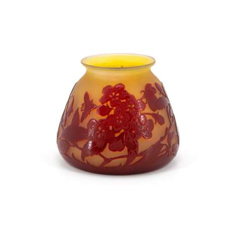 Emile Gallé. Kleine bauchige Vase mit Kirschblütendekor - Foto 1
