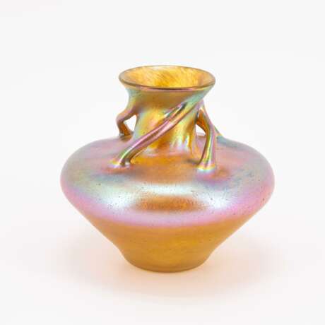 Loetz Witwe. Vase mit "Candia Silberiris" Dekor und geschwungenen Henkeln - Foto 4