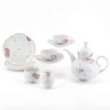 Meissen. PORCELAIN TEA SERVICE FOR SIX IN THE 'LARGE CUT-OUT' SHAPE WITH 'WINDFLOWER' DECORATION - photo 1