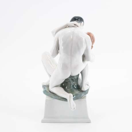 Rosenthal. ENSEMBLE 'EROS' WITH A HUGGING AND KISSING COUPLE - фото 3