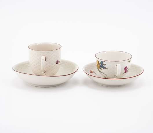 Ludwigsburg. SMALL PORCELAIN JUG, FOUR CUPS AND SAUCERS WITH SCALE RELIEF AND BIRD PAINTING - фото 3