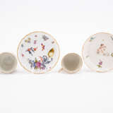 PORCELAIN SLOP BOWL, THREE CUPS AND SAUCERS WITH FIGURATIVE AND FLORAL DECOR - фото 5