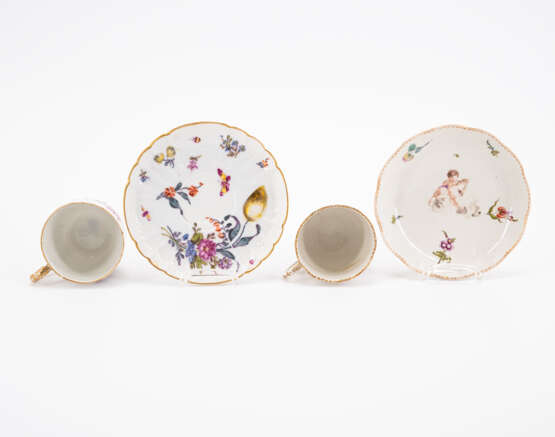 Kumme, drei Tassen & Untertassen mit figürlichen und floralen Dekoren - Foto 5