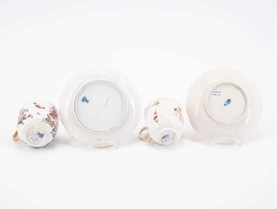 PORCELAIN SLOP BOWL, THREE CUPS AND SAUCERS WITH FIGURATIVE AND FLORAL DECOR - фото 6