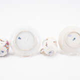 PORCELAIN SLOP BOWL, THREE CUPS AND SAUCERS WITH FIGURATIVE AND FLORAL DECOR - фото 6