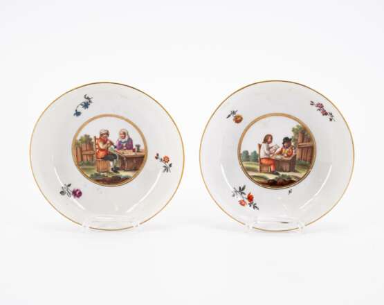 PORCELAIN SLOP BOWL, THREE CUPS AND SAUCERS WITH FIGURATIVE AND FLORAL DECOR - фото 7