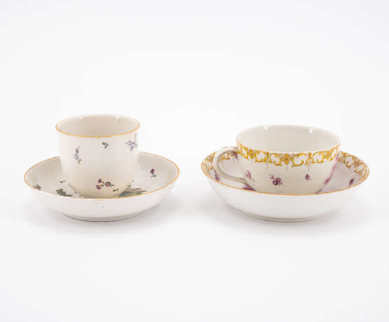 PORCELAIN SLOP BOWL, THREE CUPS AND SAUCERS WITH FIGURATIVE AND FLORAL DECOR - фото 14