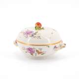 Frankenthal. SMALL PORCELAIN POSTPARTUM BOWL WITH APPLE FINIAL - фото 1