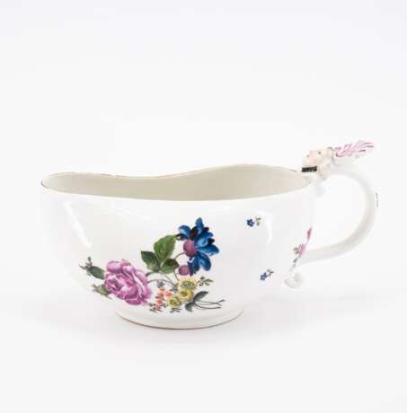 Meissen. PORCELAIN BOURDALOU, BOWL AND CHOCOLATE POT WITH FLORAL DECOR - фото 5