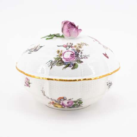Meissen. LARGE PORCELAIN LIDDED BOWL WITH FLOWER KNOB, SMALL TEA POT WITH WOODCUT FLOWERS AND CUP WITH SAUCER AND INSECT DECOR - photo 3