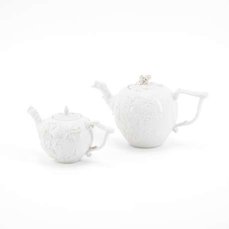 Meissen. Zwei Teekannen mit aufgelegtem Weinlaubdekor - Foto 10