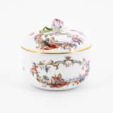 Meissen. PORCELAIN SUGAR BOWL WITH LID WITH LANDSCAPE CARTOUCHES AND FLOWER FINIAL - photo 3