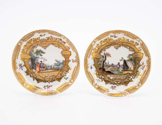 Meissen. FOUR SMALL PORCELAIN PLATES WITH GOLD CONTOURED WATTEAU SCENES OUTLINES - photo 4