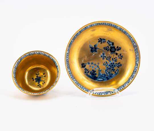 Meissen. PORCELAIN ENSEMBLE OF SLOP BOWL, TWO CUPS AND SAUCERS WITH GILDED DECOR - фото 15