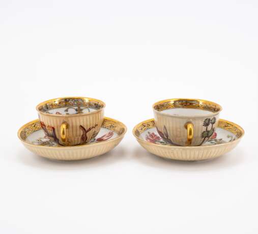 Meissen. PAIR PORCELAIN CUPS AND SAUCERS WITH STRAW-COLOURED GROUND AND GODRONISED SIDES - фото 2