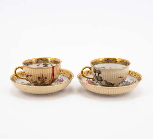 Meissen. PAIR PORCELAIN CUPS AND SAUCERS WITH STRAW-COLOURED GROUND AND GODRONISED SIDES - фото 3