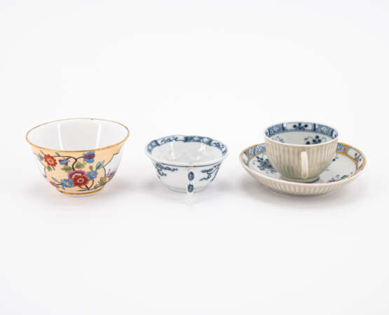 Meissen. PAIR PORCELAIN CUPS AND SAUCERS WITH STRAW-COLOURED GROUND AND GODRONISED SIDES - photo 7