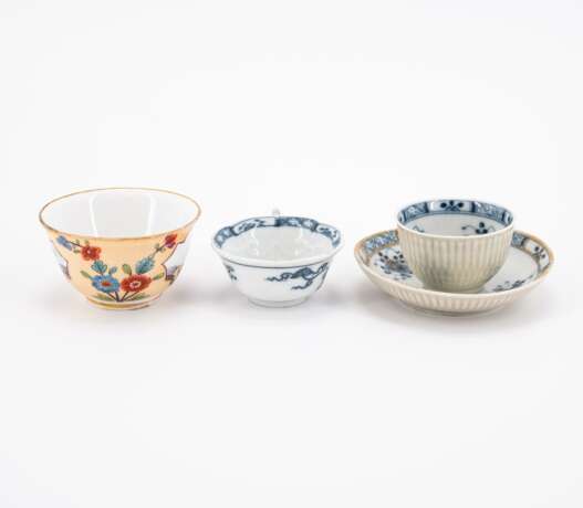 Meissen. PAIR PORCELAIN CUPS AND SAUCERS WITH STRAW-COLOURED GROUND AND GODRONISED SIDES - photo 9