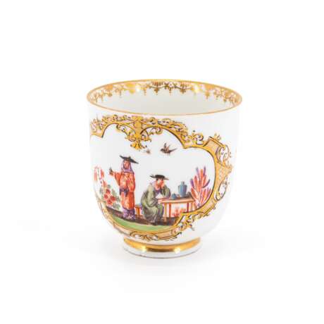 Meissen. PORCELAIN CUP WITH CHINOISERIES AND 'INDIAN' FLOWERS - фото 1