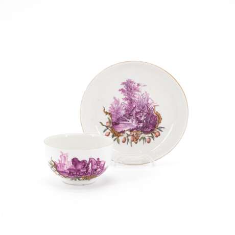 Meissen. PORCELAIN CUP AND SAUCER WITH HUNTING SCENES IN PURPLE CAMAIEU - фото 1