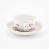 Meissen. PORCELAIN CUP AND SAUCER WITH HUNTING SCENES IN PURPLE CAMAIEU - photo 2