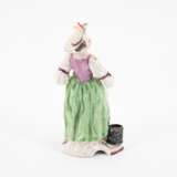 Höchst. PORCELAIN LADY WITH STRAW HAT AND FLORAL APRON - photo 3