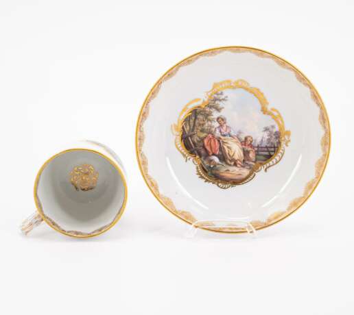 Meissen. TWO PORCELAIN CUPS AND SAUCERS WITH FINE GENRE SCENES - фото 5
