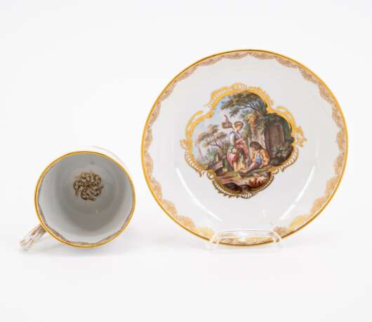 Meissen. TWO PORCELAIN CUPS AND SAUCERS WITH FINE GENRE SCENES - фото 10