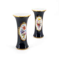 Meissen. COUPLE PORCELAIN TRUMPET VASE WITH COBALTBLUE GROUND AND FLORAL RESERVE