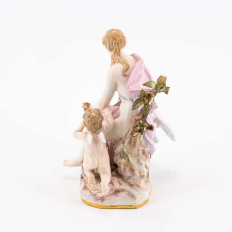 Meissen. PORCELAIN FIGURE OF LEDA WITH THE SWAN AND CUPID - photo 2