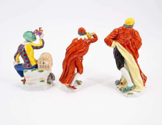 Meissen. FOUR LARGE AND THREE SMALL PORCELAIN FIGURINES FROM THE COMMEDIA DELL'ARTE - photo 3