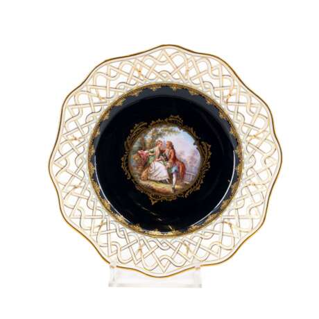Meissen. DECORATIVE PORCELAIN PLATE WITH COBALT BLUE GROUND, PIERCED RIM AND ROCOCO COUPLE - фото 1