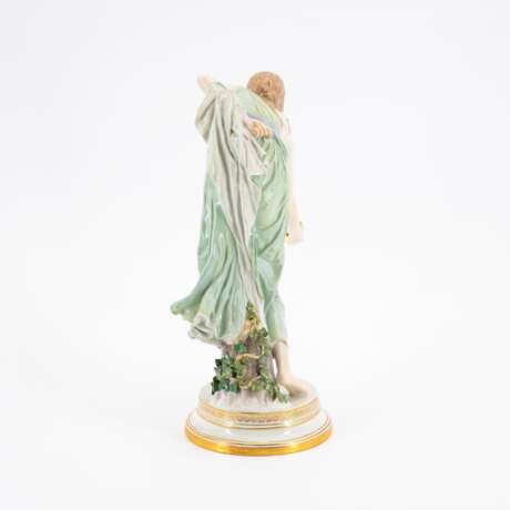 Meissen. PORCELAIN FIGURE OF THE BALL PLAYER - photo 3