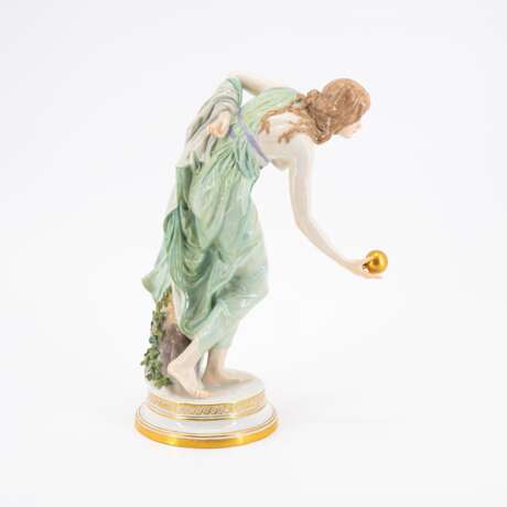 Meissen. PORCELAIN FIGURE OF THE BALL PLAYER - photo 4