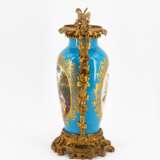France. LARGE PORCELAIN VASE WITH TURQUOISE GROUND, PARK SCENE AND BRONZE MOUNTINGS - photo 2