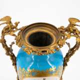 France. LARGE PORCELAIN VASE WITH TURQUOISE GROUND, PARK SCENE AND BRONZE MOUNTINGS - фото 5