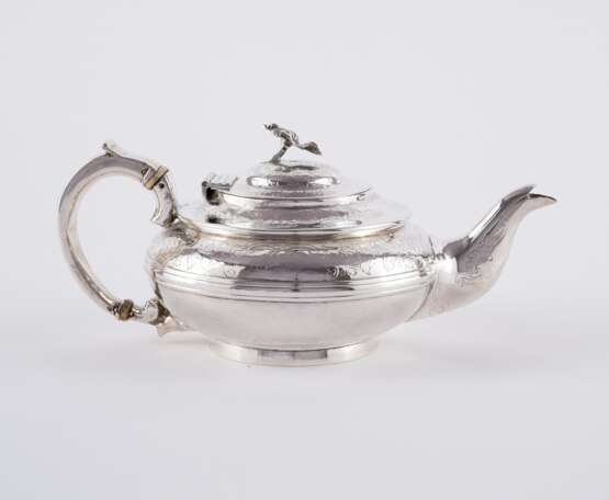 Richard Pearce & George Burrows. GEORGE IV SILVER TEAPOT WITH FLORAL KNOB - фото 3