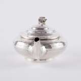 Richard Pearce & George Burrows. GEORGE IV SILVER TEAPOT WITH FLORAL KNOB - photo 4