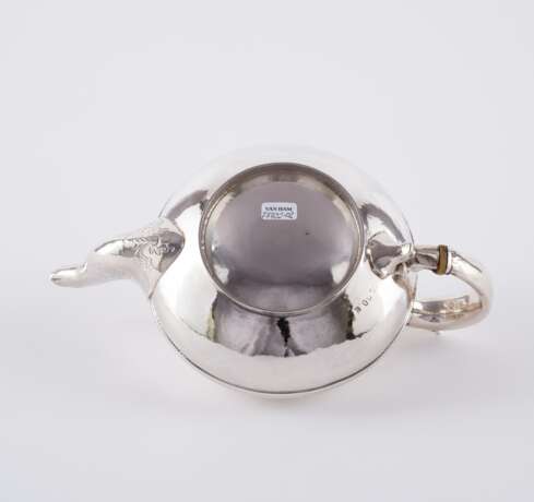 Richard Pearce & George Burrows. GEORGE IV SILVER TEAPOT WITH FLORAL KNOB - photo 6