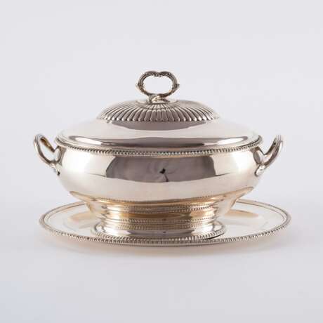 London. SILVER TUREEN AND OVAL PLATTER - photo 3