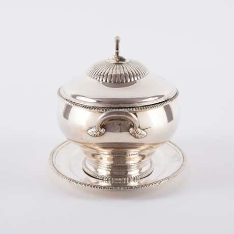 London. SILVER TUREEN AND OVAL PLATTER - photo 4