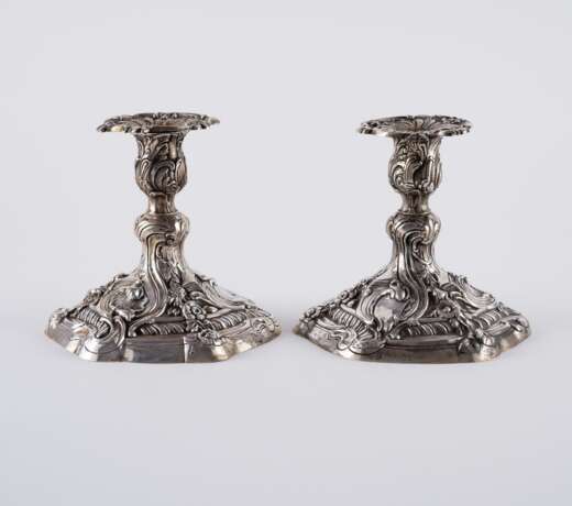 Germany. COUPLE LOW SILVER CANDLESTICK WITH RICHT BLOSSOMS AND ROCAILLE DECOR - photo 2